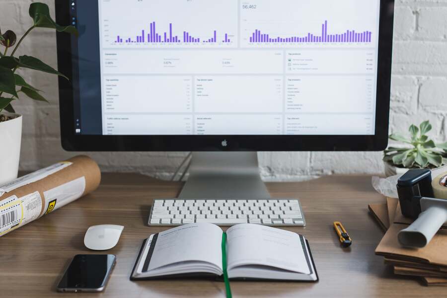 mac-computer-on-desk